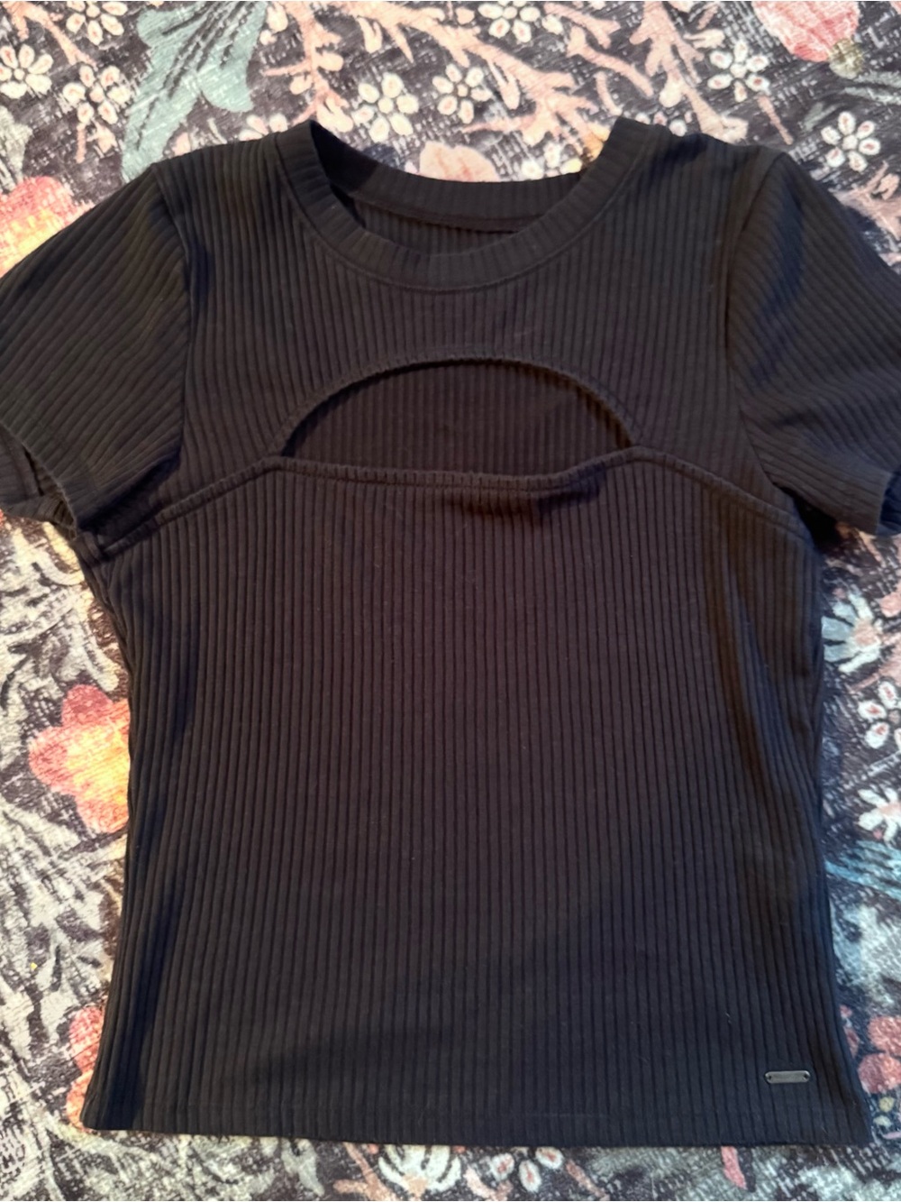 Hollister Black Ribbed Short-Sleeve Crop Top with Chest Cutout